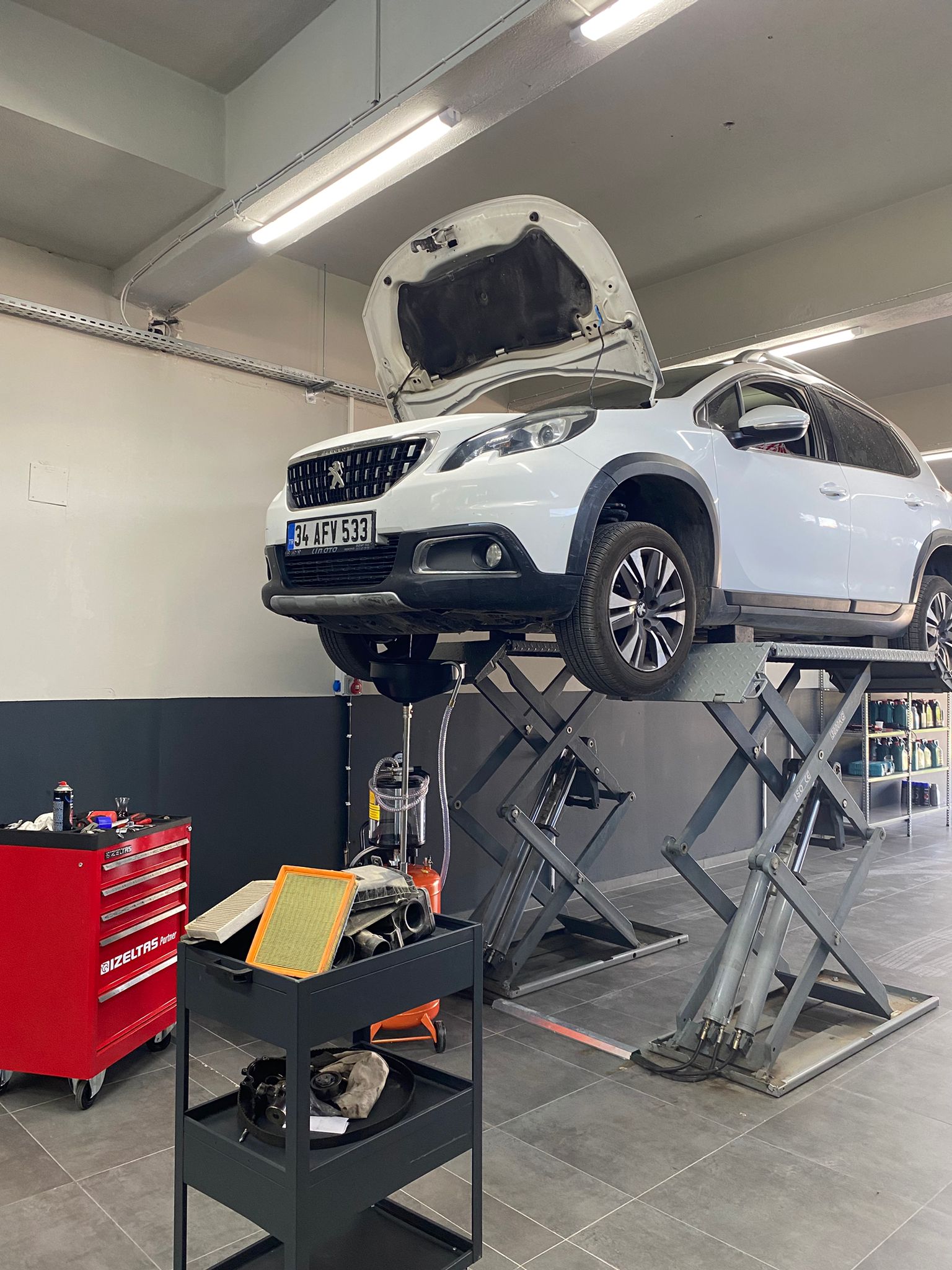 🚗 Müşterimizin Peugeot 2008 Model Aracının Bakımını yaptık 🔧✨